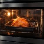 découvrez comment la chaleur tournante dore parfaitement la cuisson de la caille au four, pour un plat savoureux et bien croustillant.