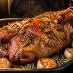 découvrez comment l'ail et le romarin subliment la cuisson du rôti d'agneau au four pour un plat savoureux et parfumé.