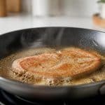 découvrez comment préparer une escalope de veau parfaitement dorée grâce au beurre noisette, idéal pour une cuisson à la poêle savoureuse et croustillante.